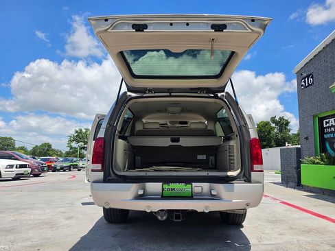 Used 2004 Cadillac Escalade ESV Platinum AWD/4WD image 27