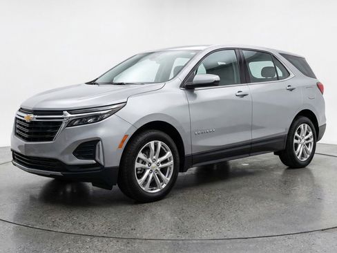 Used 2025 Chevrolet Equinox LT FWD image 3