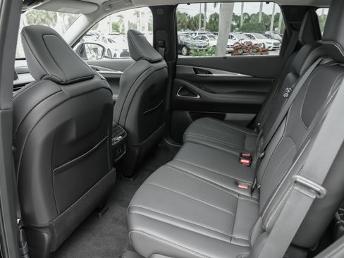 Certified 2026 INFINITI QX60 Luxe w/ Family Package FWD image 32