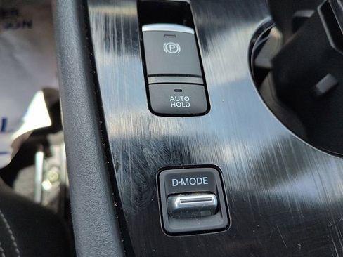Used 2025 Nissan Rogue SV FWD image 22
