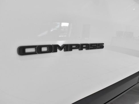 Used 2024 Jeep Compass Latitude w/ Convenience Group AWD/4WD image 12