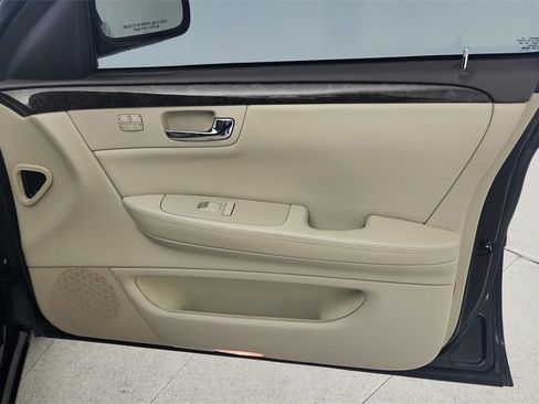 Used 2011 Cadillac DTS image 30