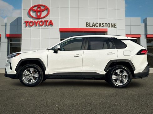 Used 2025 Toyota RAV4 XLE image 6
