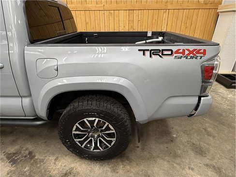 Used 2020 Toyota Tacoma TRD Sport AWD/4WD image 11