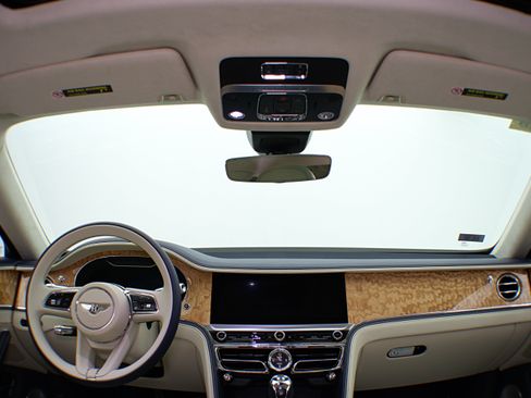 Certified 2022 Bentley Flying Spur Plug-In Hybrid AWD/4WD image 37