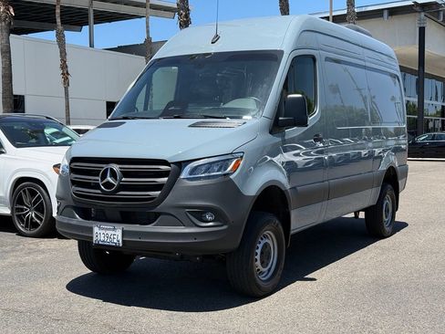 Used 2025 Mercedes-Benz Sprinter 2500 image 7