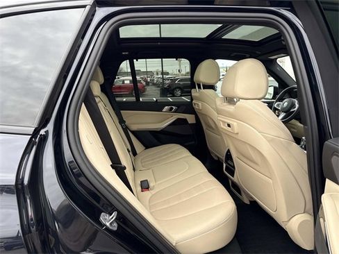 Used 2021 BMW X5 xDrive40i w/ M Sport Package image 16