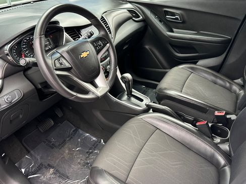 Used 2022 Chevrolet Trax LT w/ LT Convenience Package image 10