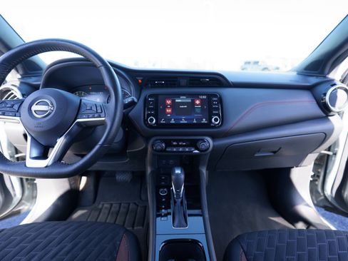 Used 2023 Nissan Kicks SR image 9
