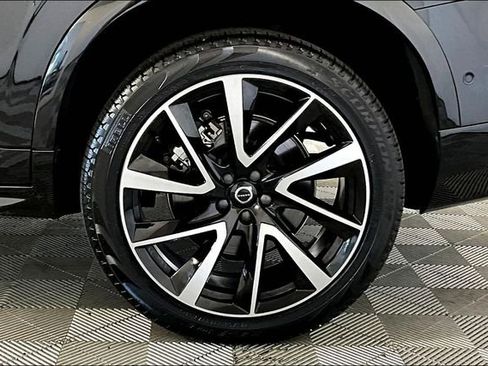 Used 2024 Volvo XC90 B5 Plus image 8
