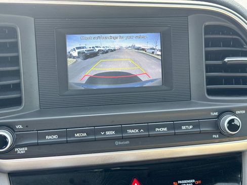 Used 2019 Hyundai Elantra SE image 29