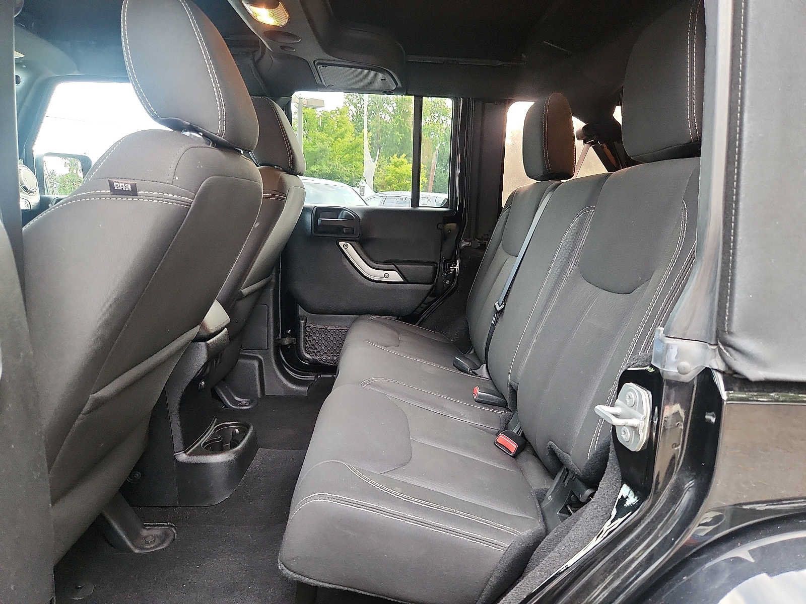 Used 2016 Jeep Wrangler Unlimited Sahara w/ Dual Top Group AWD/4WD image 10