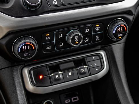 Used 2023 GMC Acadia SLT image 21