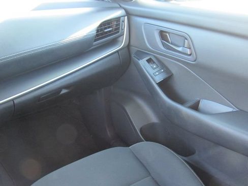 Used 2024 Nissan Rogue S AWD/4WD image 20