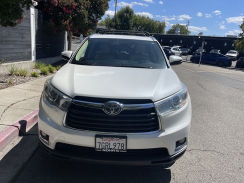 Used 2014 Toyota Highlander Limited w/ Driver Technology Package AWD/4WD image 12
