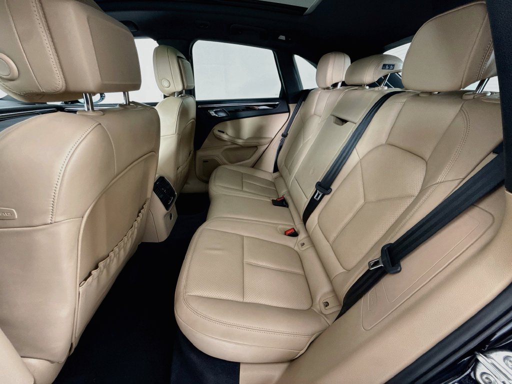 Certified 2026 Porsche Macan AWD/4WD image 24