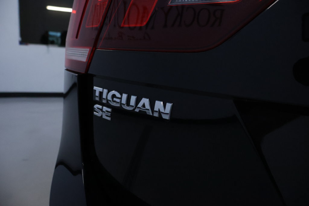 Used 2021 Volkswagen Tiguan SE R-Line AWD/4WD image 11