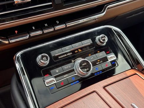 Certified 2024 Lincoln Navigator Reserve AWD/4WD image 34