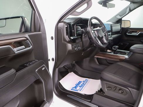 Used 2023 Chevrolet Silverado 1500 RST w/ Redline Edition AWD/4WD image 3