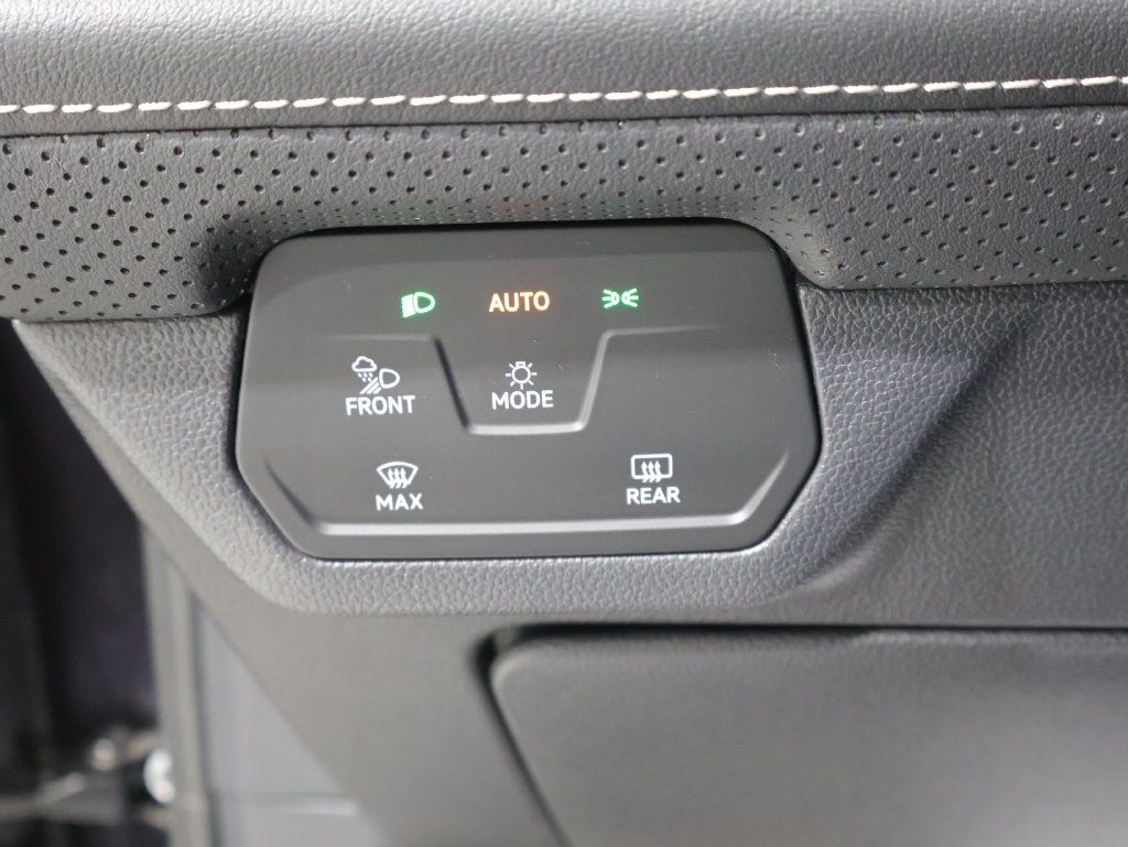 Used 2025 Volkswagen Atlas SE AWD/4WD image 30