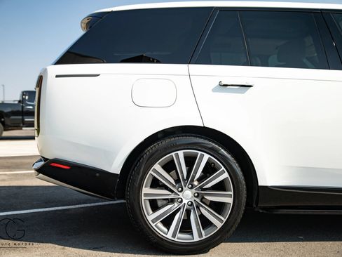 Used 2023 Land Rover Range Rover SE AWD/4WD image 14