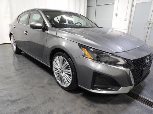 Used 2023 Nissan Altima 2.5 SL FWD image 2