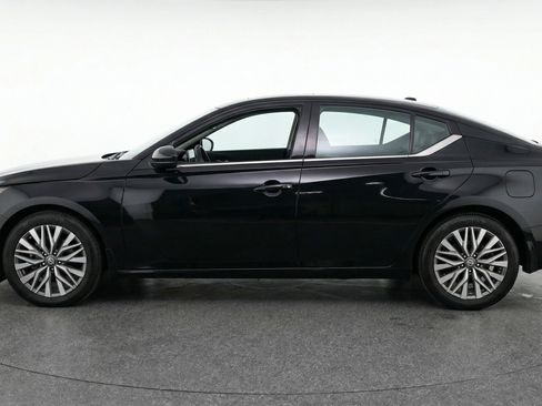 Used 2025 Nissan Altima 2.5 SV FWD image 5