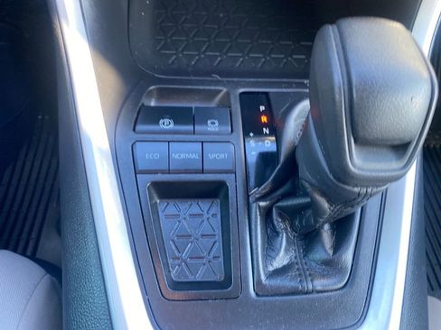 Used 2021 Toyota RAV4 XLE image 15