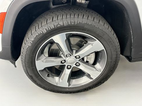 Used 2023 Jeep Grand Cherokee 4WD 4xe image 11