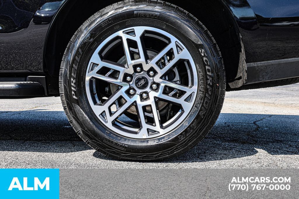 Used 2025 Ford Expedition Active AWD/4WD image 16