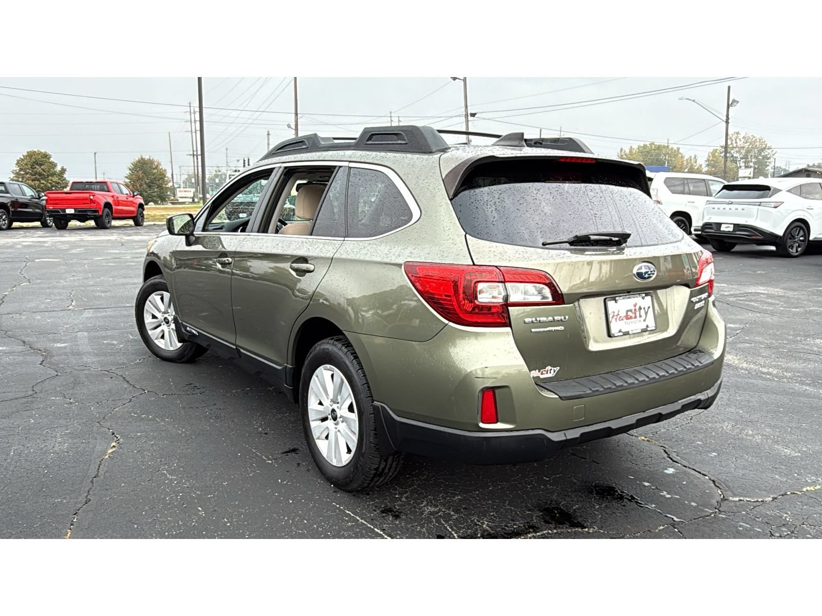Used 2017 Subaru Outback 2.5i Premium AWD/4WD image 5