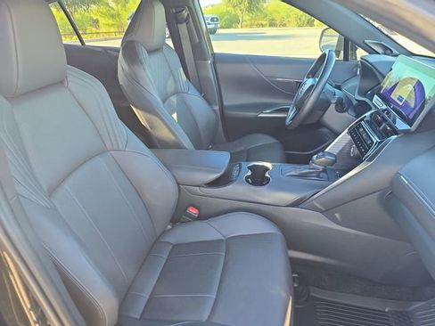 Used 2024 Toyota Venza Limited image 10