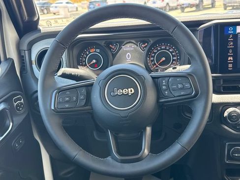 Used 2025 Jeep Wrangler Unlimited Sport AWD/4WD image 14