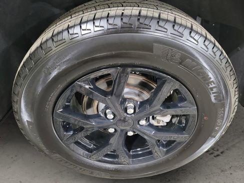Used 2025 Jeep Grand Cherokee Altitude RWD image 10