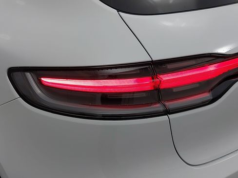 New 2026 Porsche Macan image 37