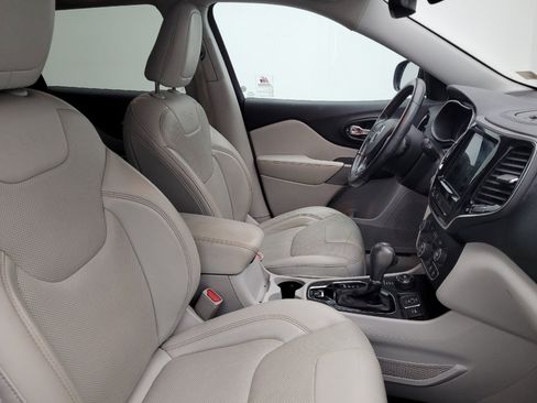 Used 2019 Jeep Cherokee Limited image 21