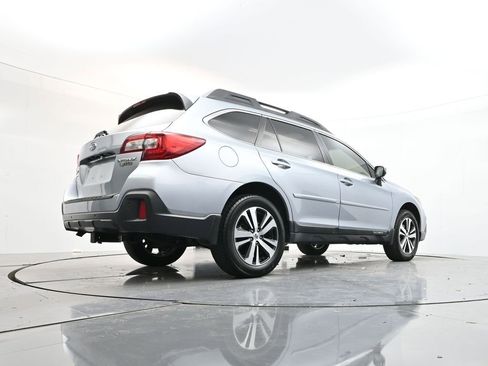 Used 2018 Subaru Outback 2.5i Limited image 32
