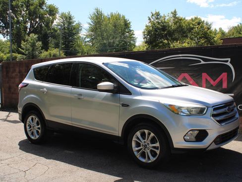 Used 2017 Ford Escape SE image 4