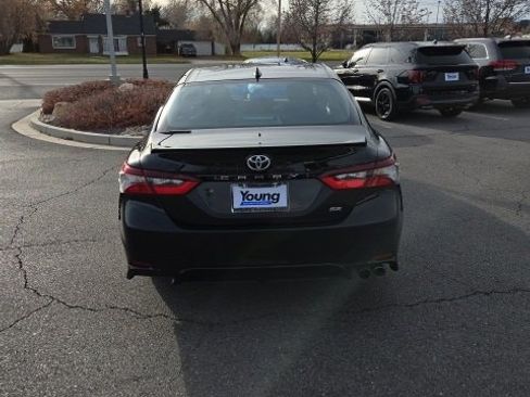 Used 2024 Toyota Camry SE image 5