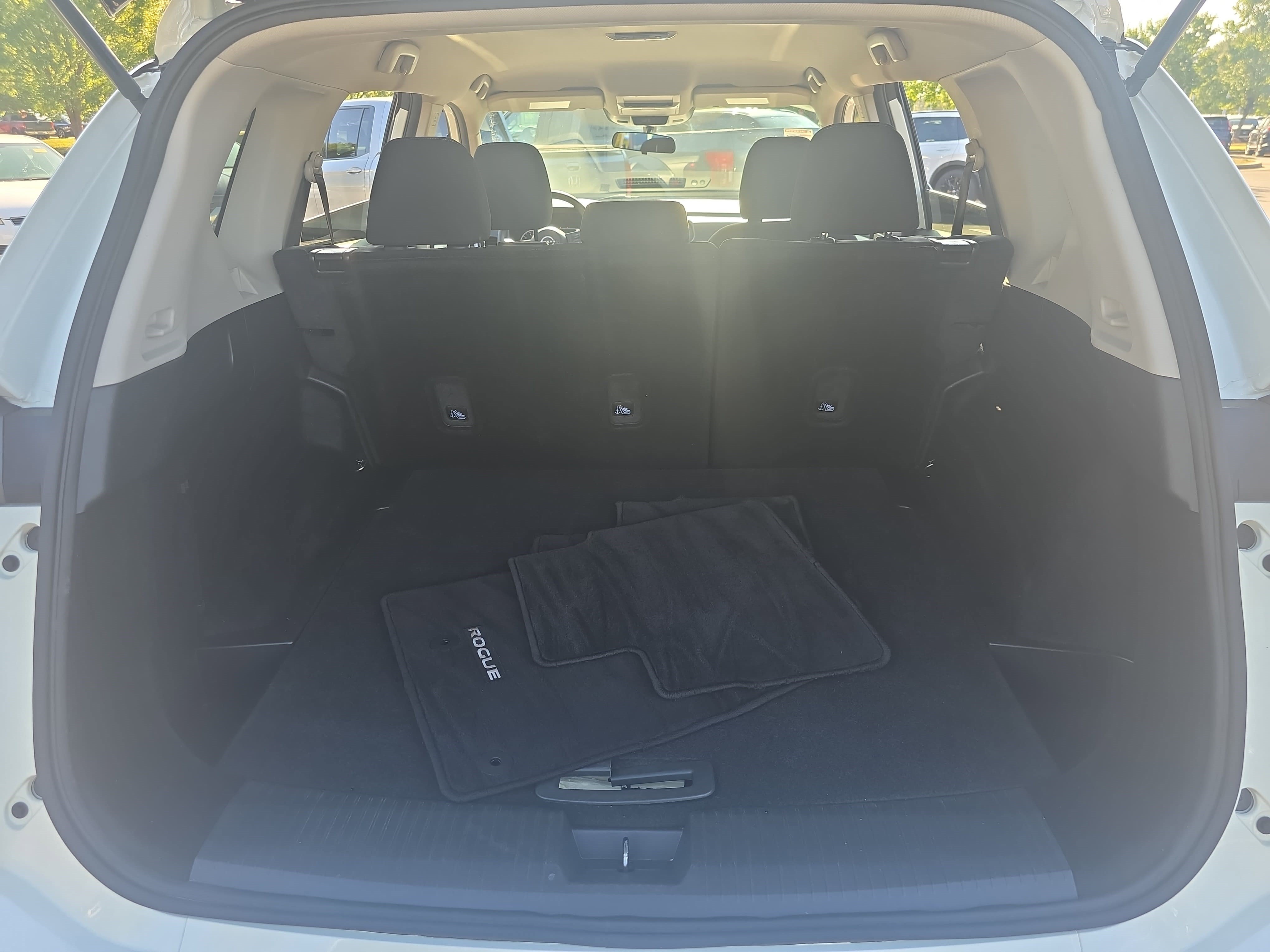 Used 2024 Nissan Rogue S AWD/4WD image 13