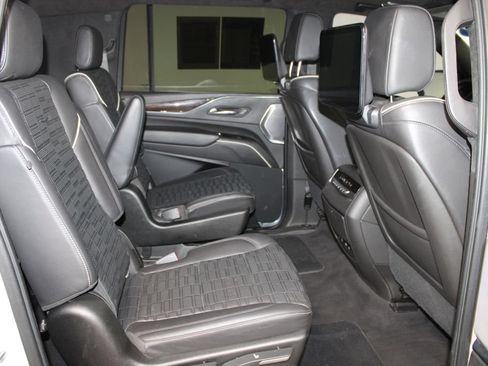 Used 2021 Cadillac Escalade ESV Sport Platinum AWD/4WD image 33