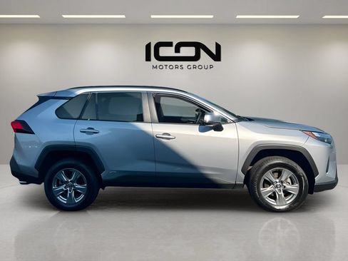 Used 2024 Toyota RAV4 XLE AWD/4WD image 6