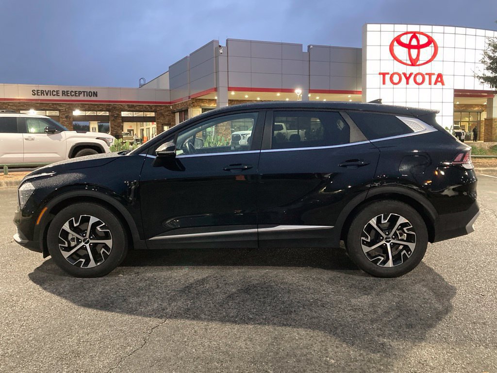 Used 2025 Kia Sportage EX FWD image 8