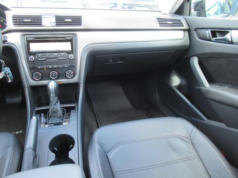 Used 2015 Volkswagen Passat 1.8T Wolfsburg Edition FWD image 13