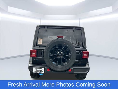 Used 2023 Jeep Wrangler Unlimited Sahara w/ Cold Weather Group AWD/4WD image 6