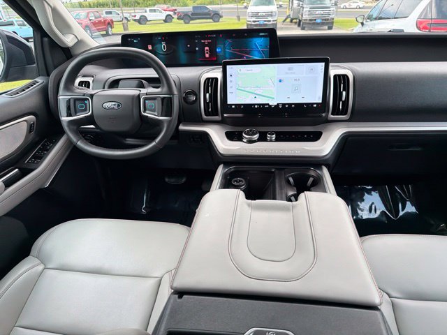 Used 2025 Ford Expedition Active AWD/4WD image 14