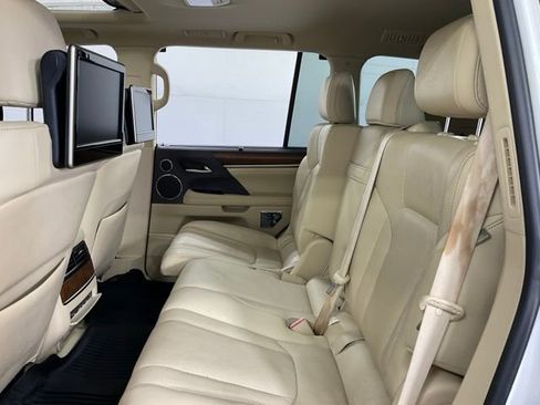 Used 2017 Lexus LX 570 4WD image 40