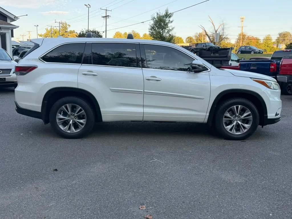 Used 2015 Toyota Highlander Plus AWD/4WD image 7