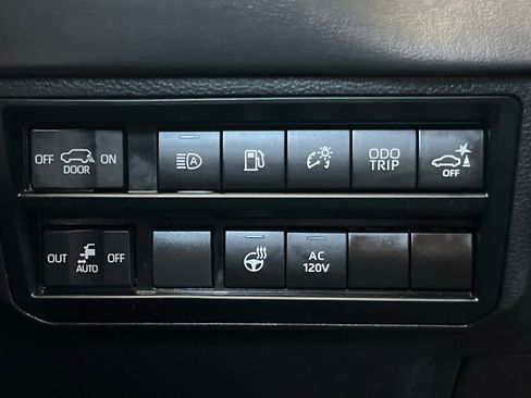 Certified 2023 Toyota Sequoia Platinum AWD/4WD image 32
