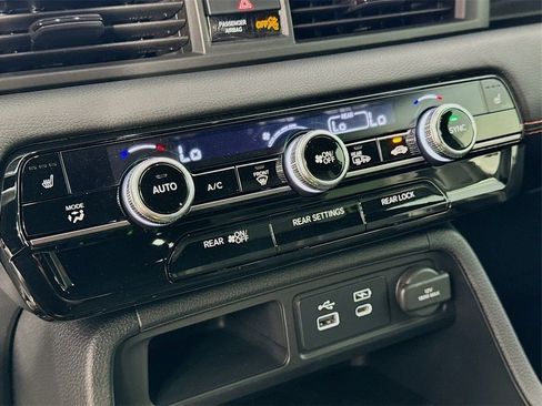 Used 2025 Honda Pilot TrailSport image 20